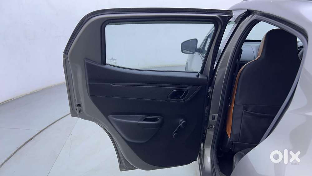 Renault Kwid 2019-ongoing 1.0 Rxt Amt (o), 2018, Petrol