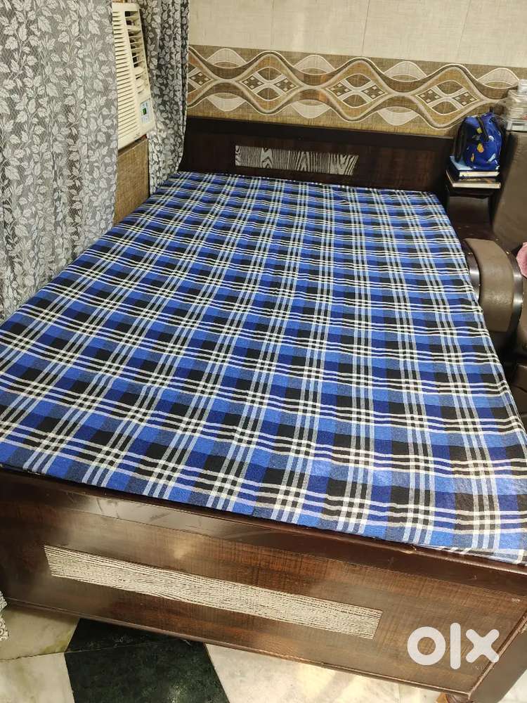 Diwan bed and mattress.new condition 2 month old matress
