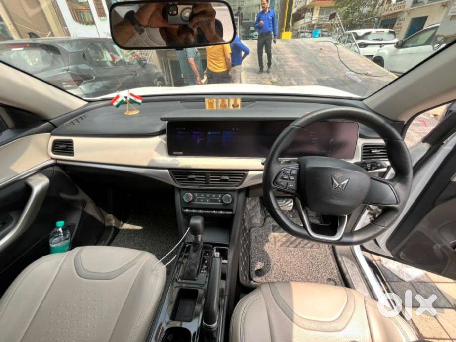 Mahindra Xuv700 2.0 Ax 5 Petrol At Str, 2022, Petrol