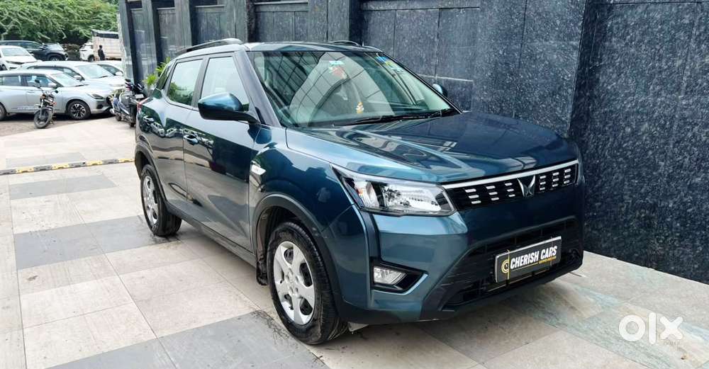 Mahindra Xuv300 1.2 W6 Amt Petrol, 2023, Petrol