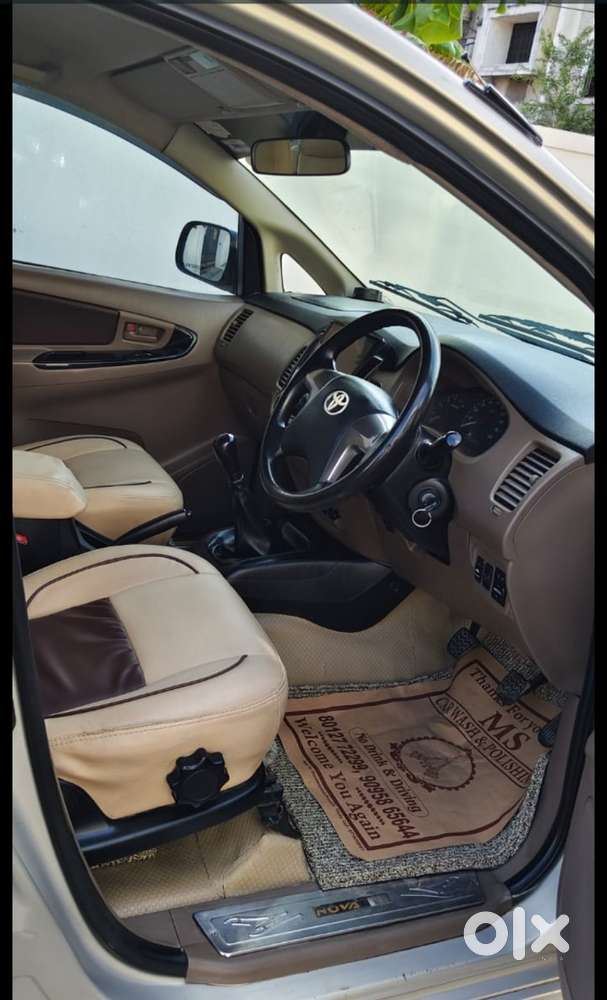 Toyota Innova 2.5 G (diesel) 8 Seater Bs Iv, 2015, Diesel