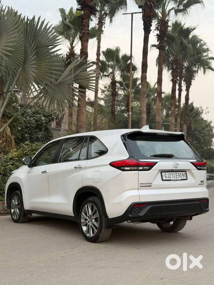 Toyota Innova Hycross 2.0 Zx Hybrid 7 Str, 2023, Petrol