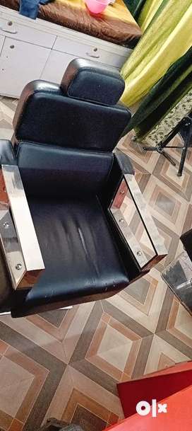 Olx old discount beauty parlour chair