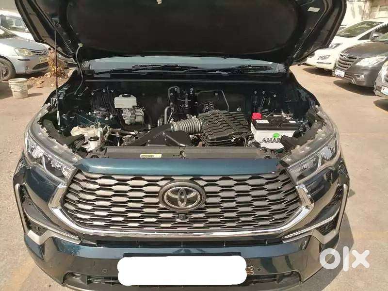 Toyota Innova Hycross
