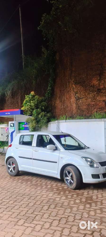 Maruti Suzuki Swift 2008 Dec Petrol Well Maintained