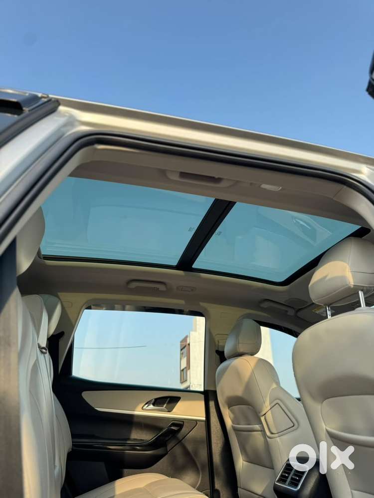 Mahindra Xuv700 Ax7l 6 Str At, 2022, Diesel