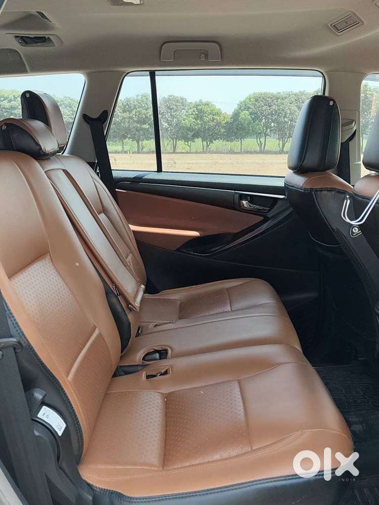 Toyota Innova Crysta 2.4 G Mt, 2025, Diesel