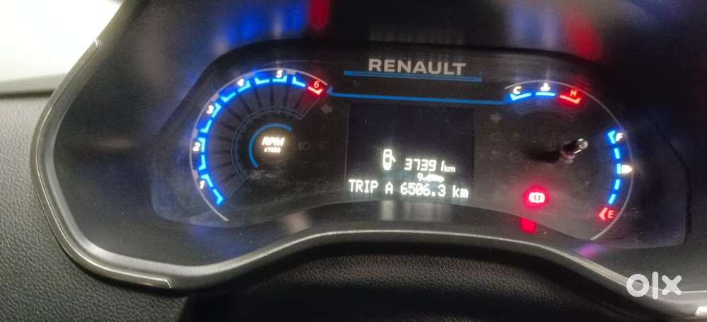 Renault Triber Rxz, 2023, Petrol