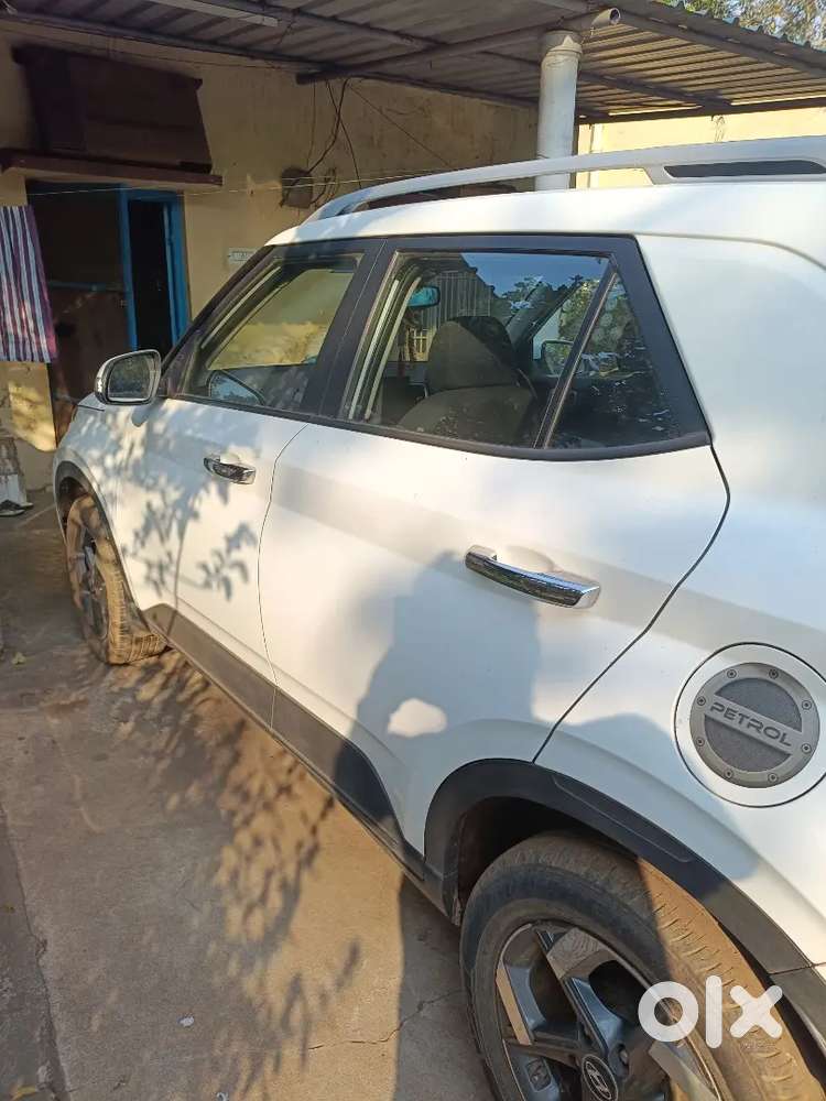 Hyundai Venue 2020 Petrol 70000 Km Driven