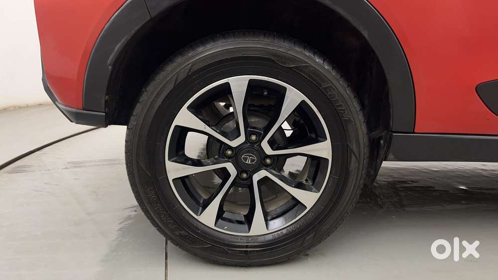 Tata Nexon 1.5 Revotorq Xza Plus Dual Tone Roof (o) Amt, 2021, Diese..