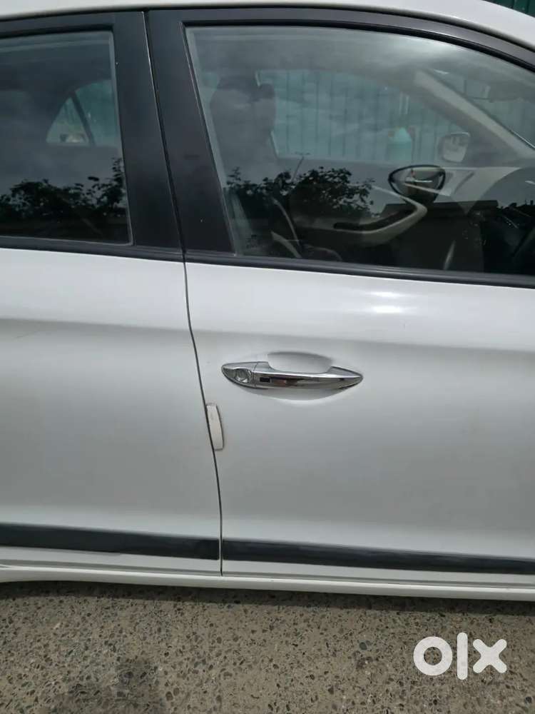 Hyundai I20 Petrol Best In Class 100%genuie Car Less Driven .