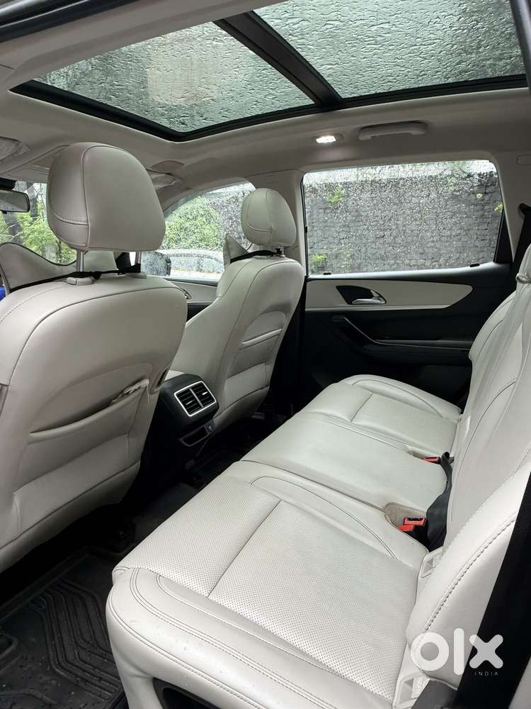 Mahindra Xuv700 2.2 Ax 7 Diesel At Luxury Pack Str Awd, 2022, Diesel