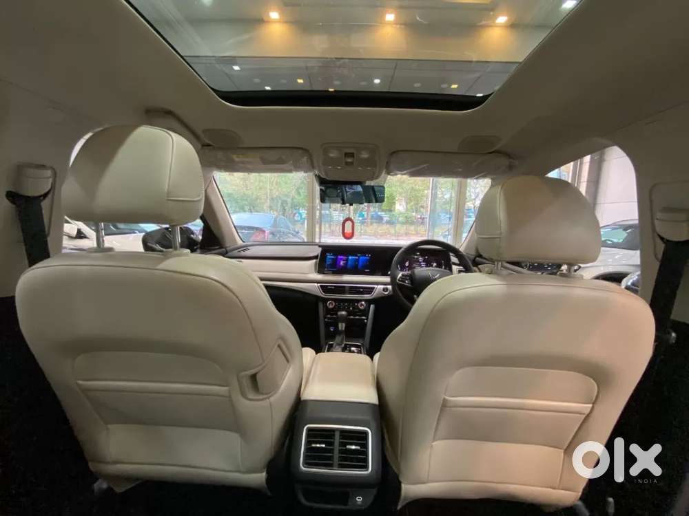 Mahindra Xuv700 2.2 Ax 7 Diesel At Luxury Pack Str, 2023, Diesel