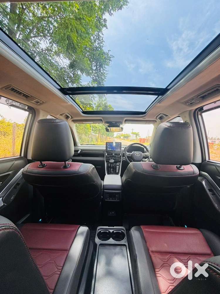 Toyota Innova Hycross, 2025, Petrol