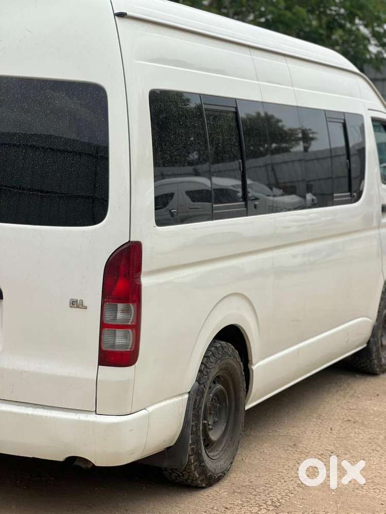 Toyota Hiace 2010 Diesel 77000 Km Driven