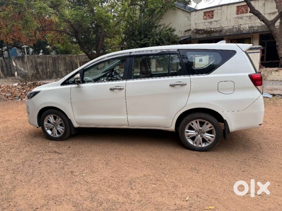 Toyota Innova Crysta 2.8z Automatic, 2016, Diesel