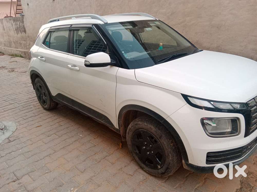 Hyundai Venue 2024 Diesel Well Maintained