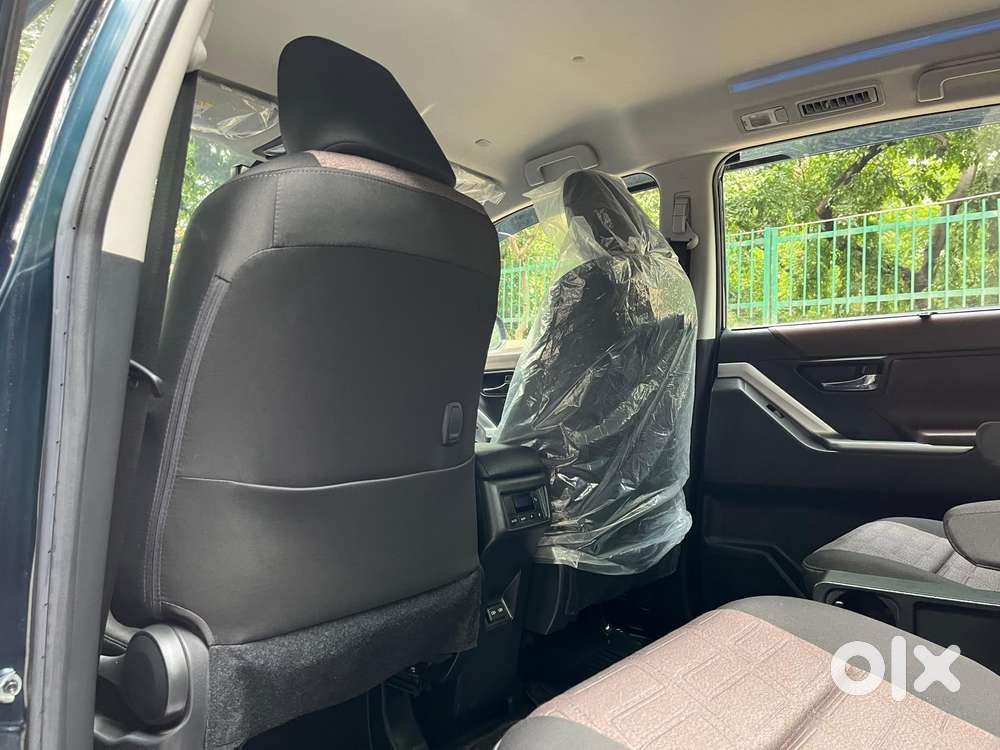 Toyota Innova Hycross 2.0 Vx Hybrid 7 Str, 2025, Petrol