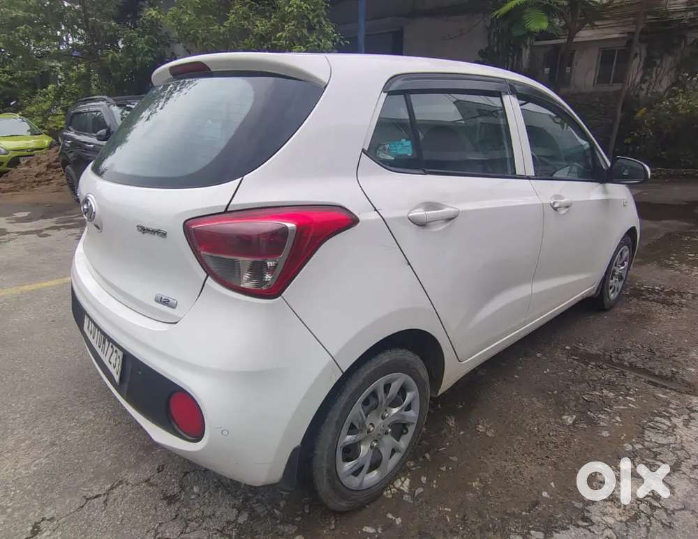 Hyundai Grand I10 2017 Petrol 105000 Km Driven