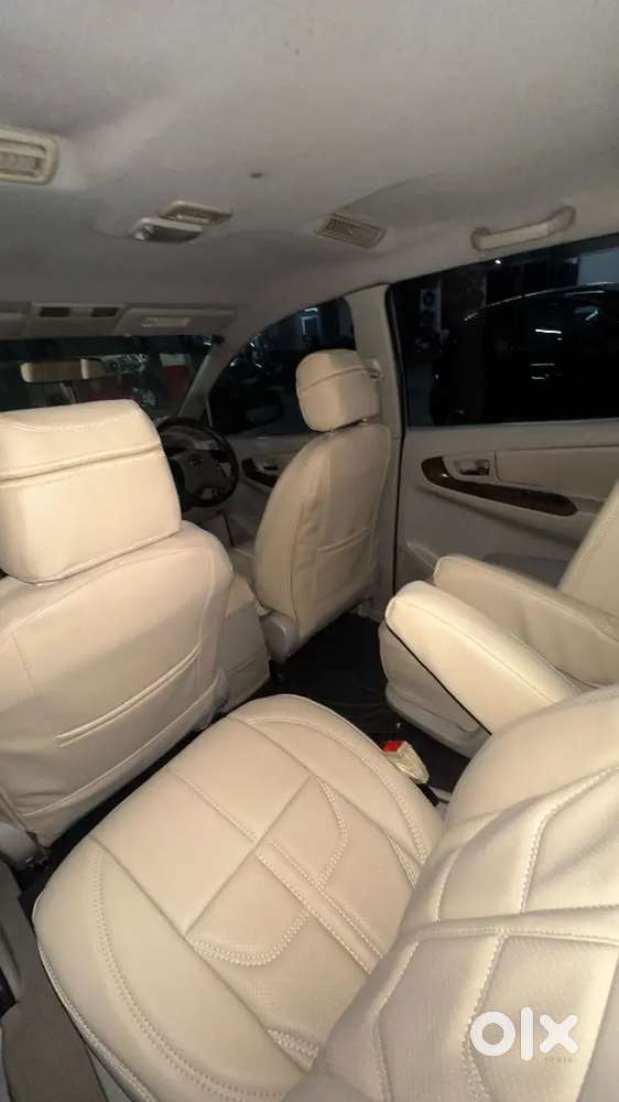 Toyota Innova 2.5 V 2012