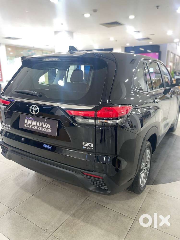 Toyota Innova Hycross 2.0 Zx (o) Hybrid 7 Str, 2026, Petrol