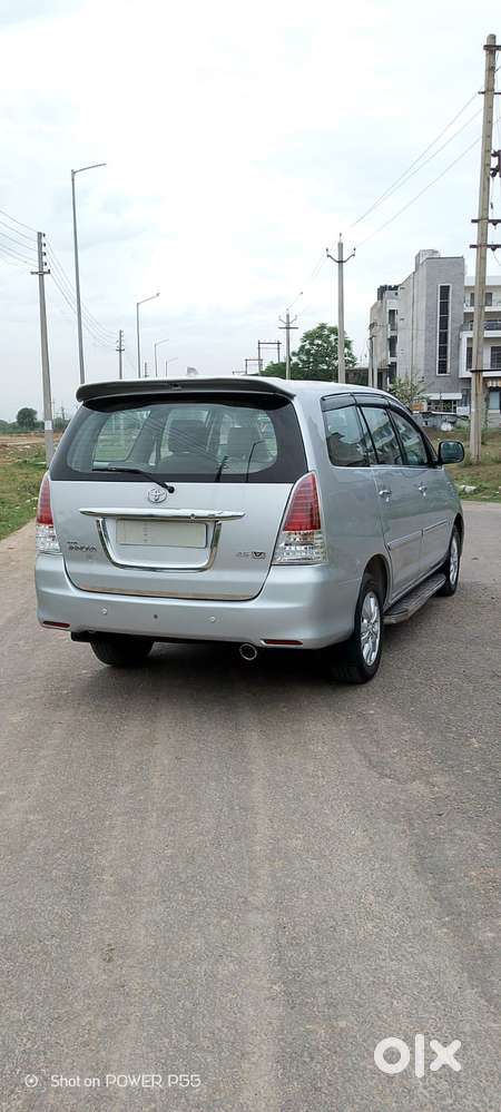 Toyota Innova 2004-2011 2.5 V Diesel 7-seater, 2011