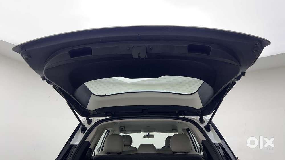Mahindra Xuv700 2.0 Ax 3 Petrol Mt 5 Str, 2022, Petrol