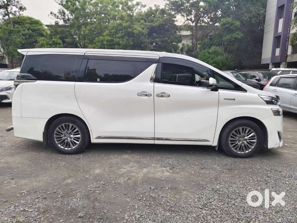 Toyota Vellfire 2.5 Hybrid, 2022, Petrol