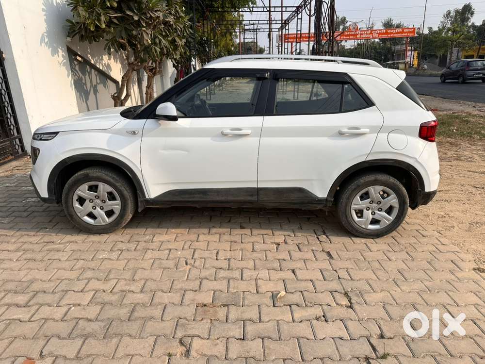 Hyundai Venue Petrol Manual 2019