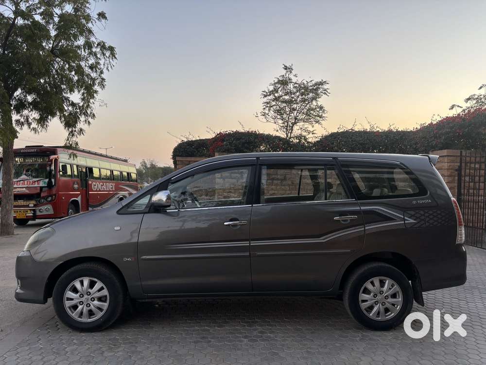 Toyota Innova 2.5 V 7 Str, 2011, Diesel