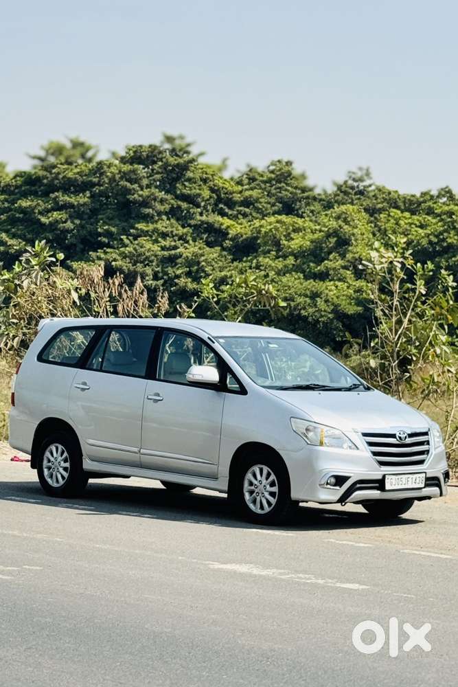 Toyota Innova 2.5 Vx 8 Seater Bs Iv, 2014, Diesel
