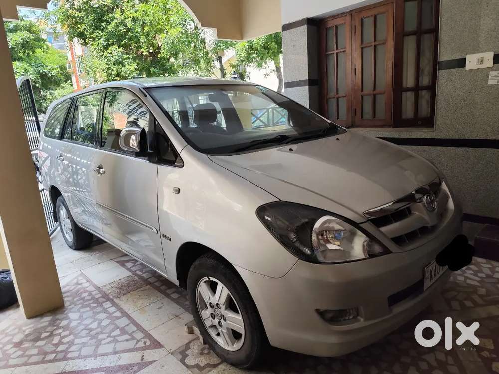 Toyota Innova V Version, Petrol,