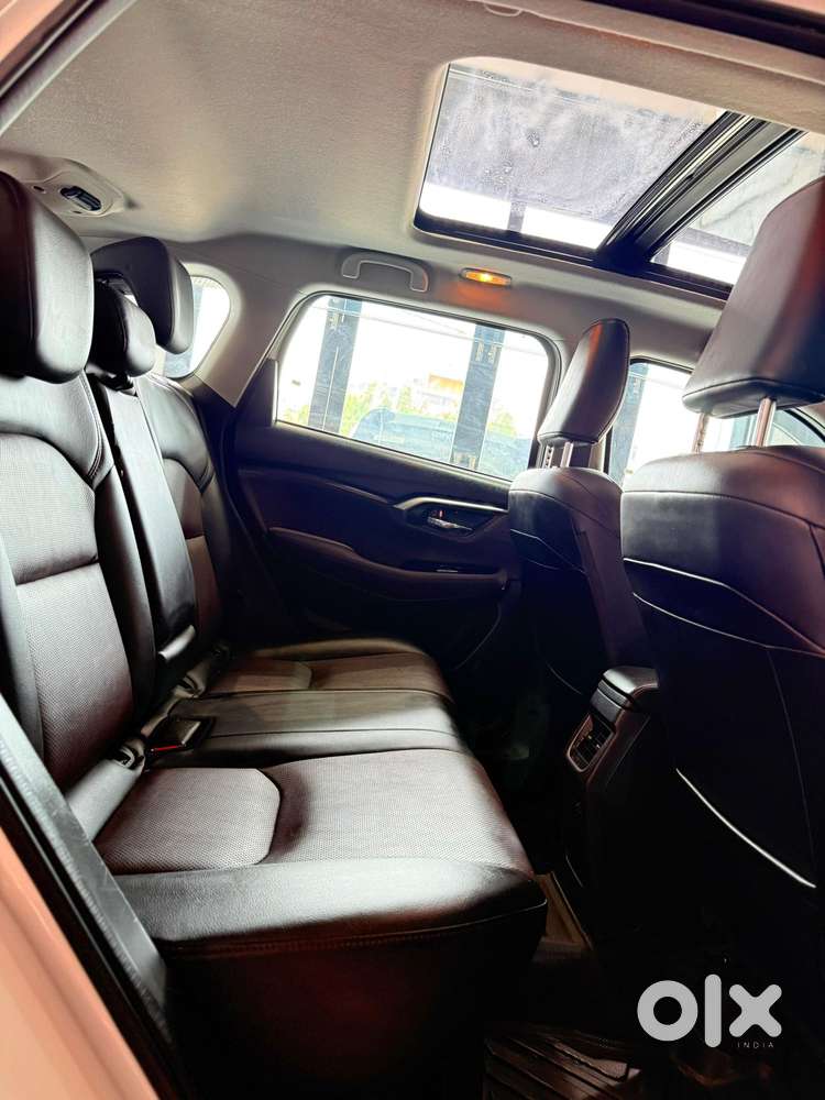 Maruti Suzuki Grand Vitara 1.5 Alpha Smart Hybrid At, 2022, Petrol