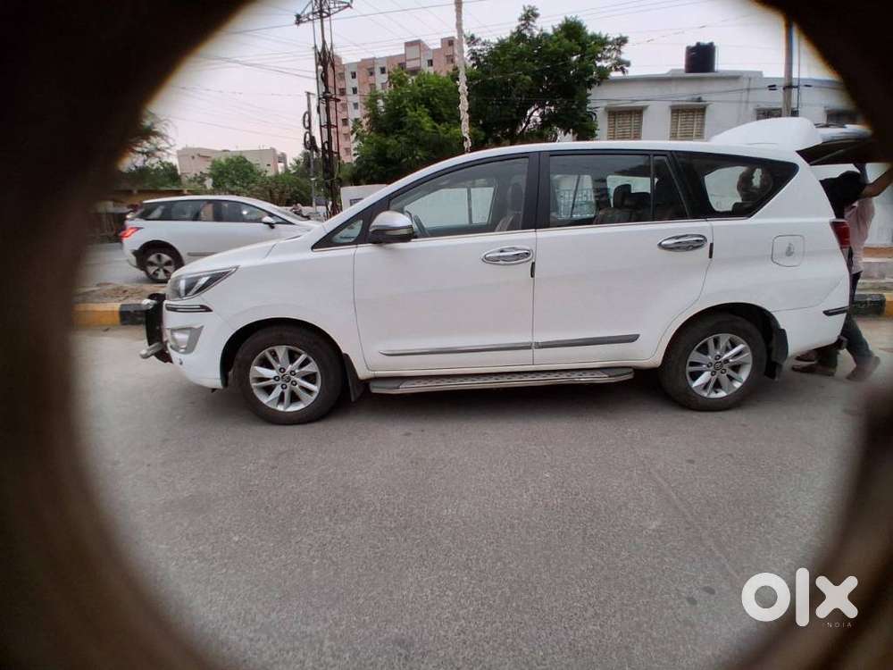 Toyota Innova Crysta 2.4 G Plus Mt 8 Str, 2017, Diesel