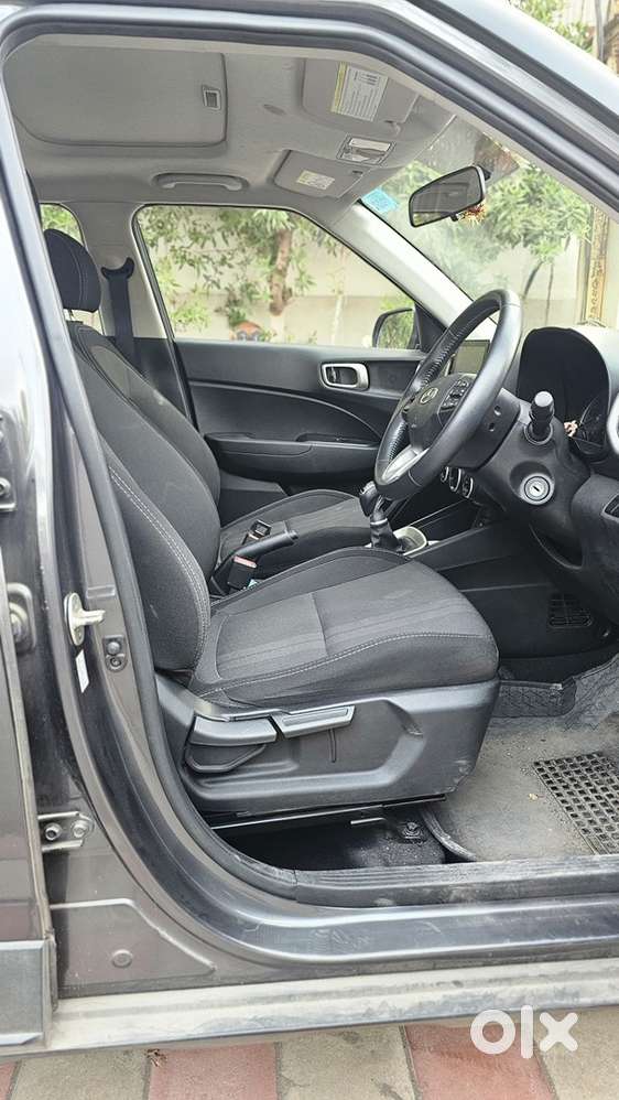 Hyundai Venue Petrol Automatic 2021