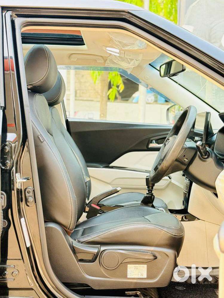 Mahindra Xuv 3xo Ax5 Pm Mt, 2026, Petrol