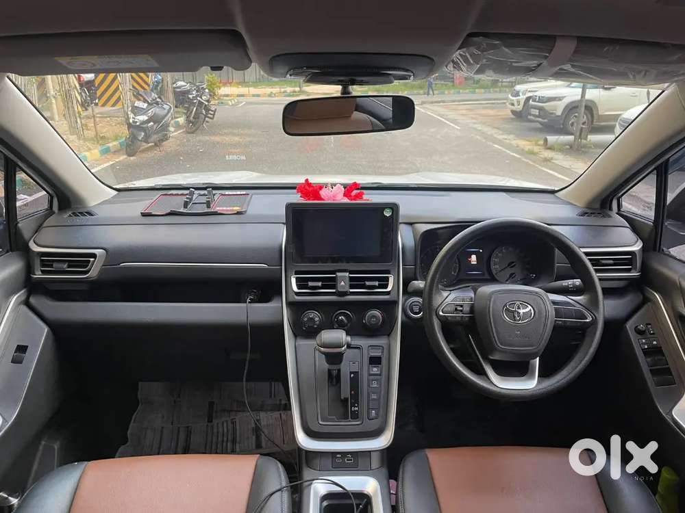 Toyota Innova Hycross 2023 Petrol 63500 Km Driven