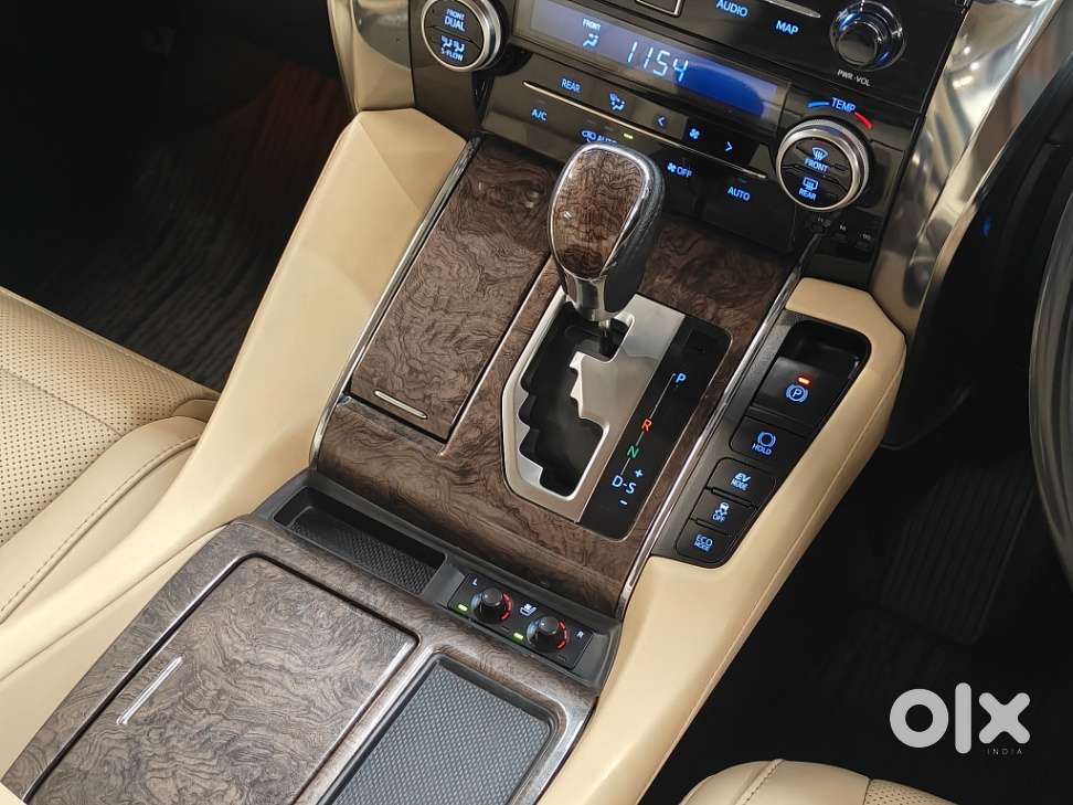 Toyota Vellfire Vip – Executive Lounge, 2023, Petrol
