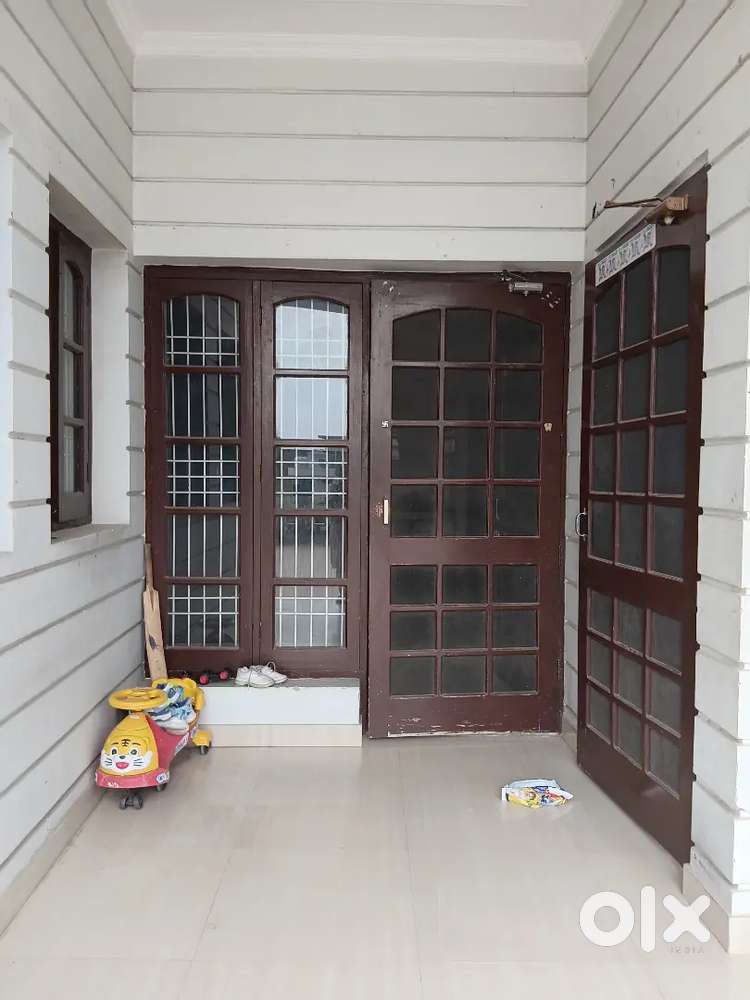 First floor well maintained two room set with looby and store