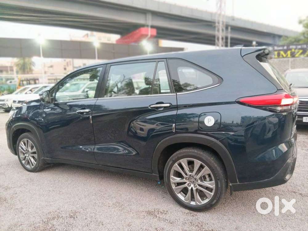 Toyota Innova Hycross 2.0 Zx Hybrid 7 Str, 2023, Petrol