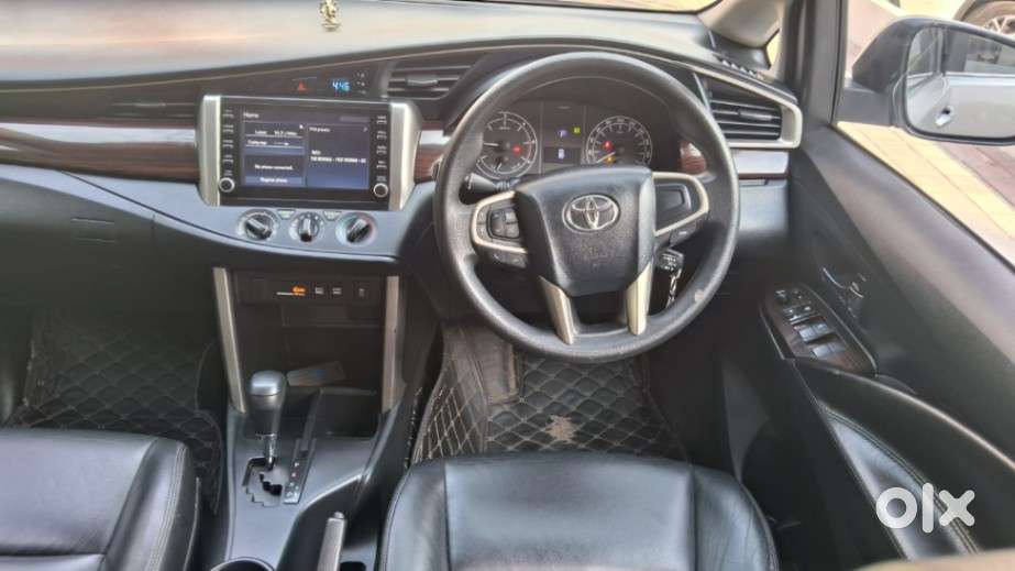 Toyota Innova Crysta 2.4 G Mt 7 Str, 2020