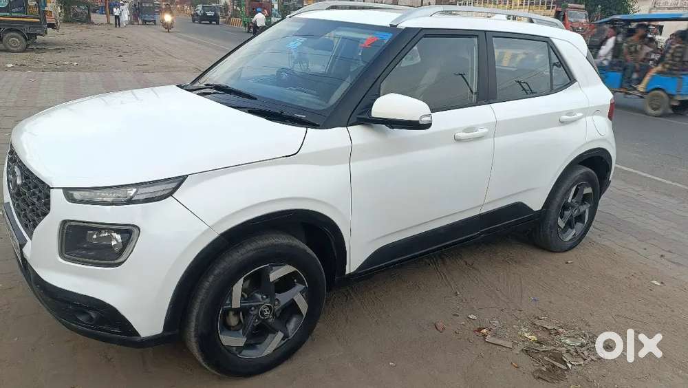 Hyundai Venue 2020 Petrol Well Maintained 3rd Owner Sx Sunroof