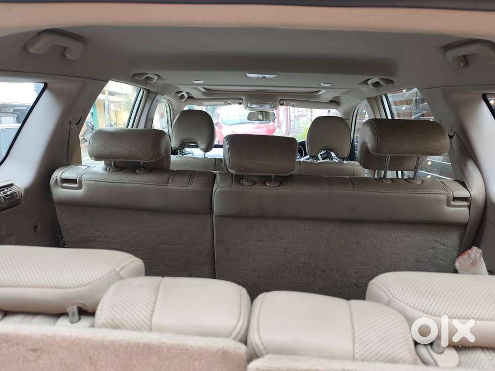 Mahindra Xuv500 W10 2017