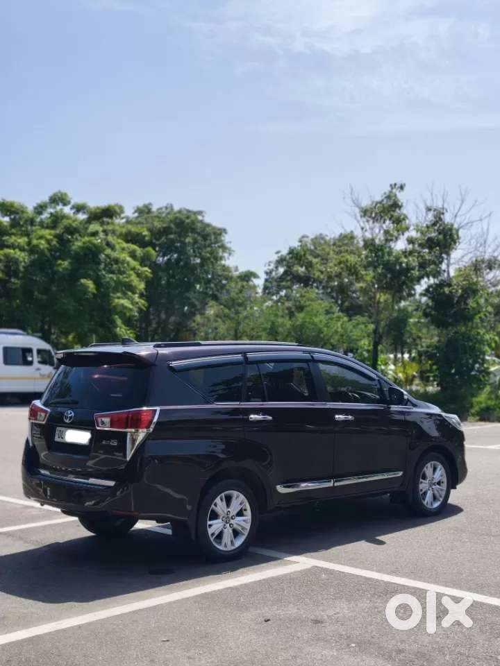 Toyota Innova Crysta 2.8 Zx At 7 Seater, 2017, Diesel