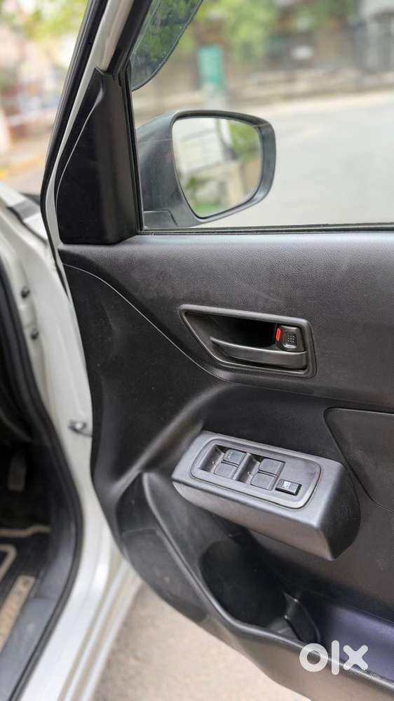 Maruti Suzuki Swift Lxi Option, 2022, Petrol