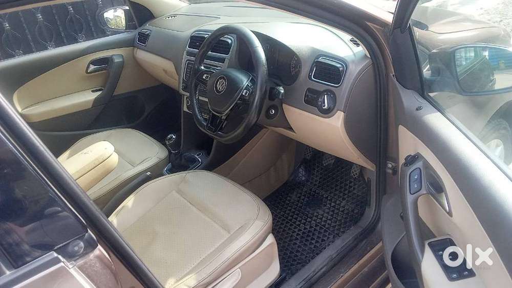 Volkswagen Vento Celeste 1.6 Highline, 2016, Petrol