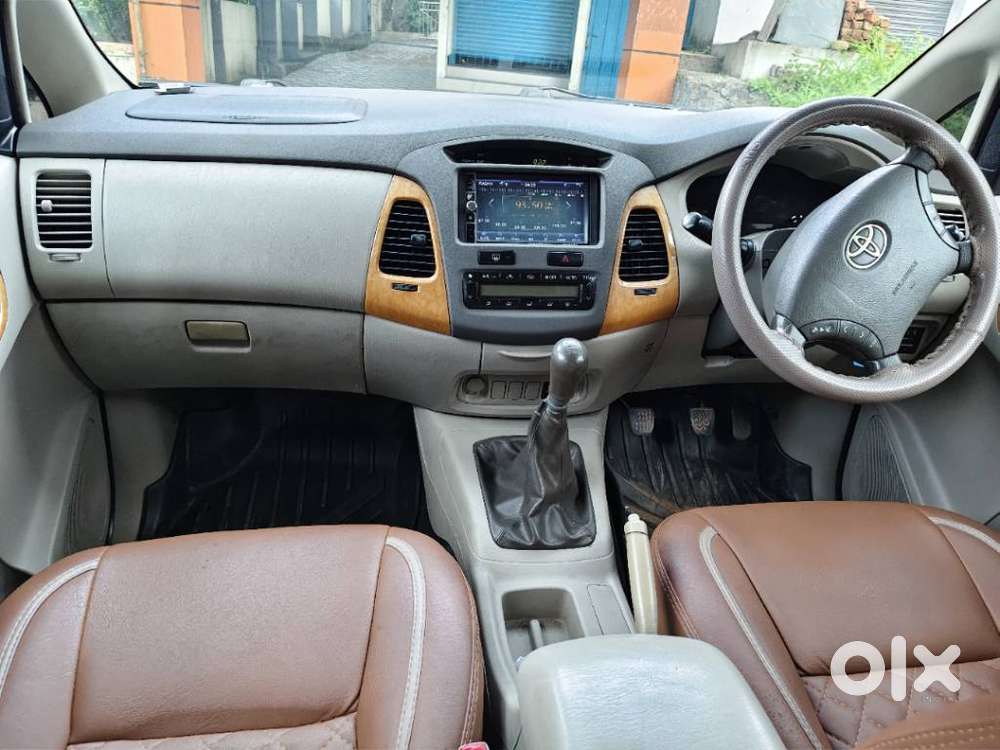 Toyota Innova 2.5 V 7 Str, 2010