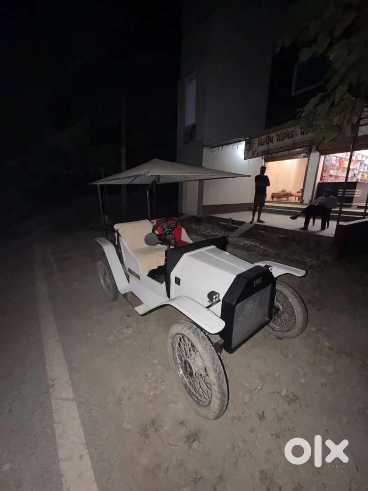 Vintage Car Ev Looking Like Royal Royce