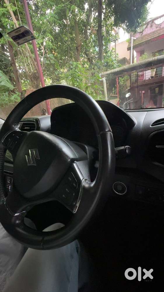 Marutisuzuki Brezza Zxi Automatic Smart Hybrid Red Dual Tone Choice No