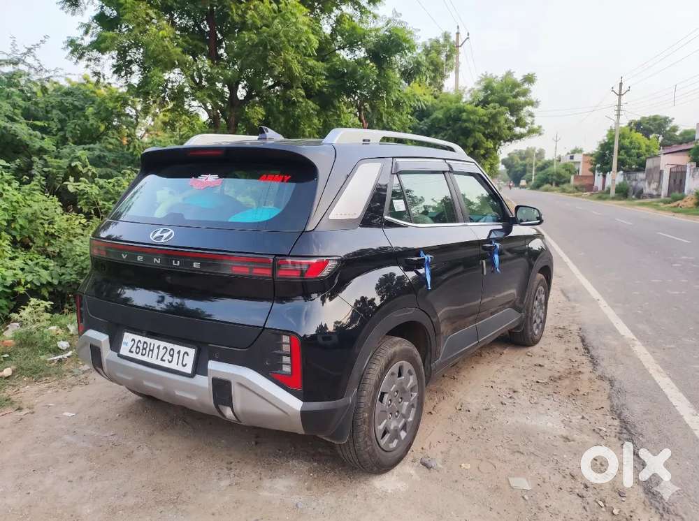 Bh No. Hyundai Venue Hx5 Kappa Petro, Army, 1st Owner, 5000 Km Driven